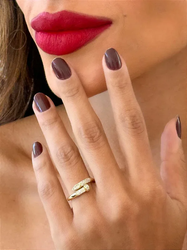 Anel Folheado a Ouro 18k Design Prego Cravejado