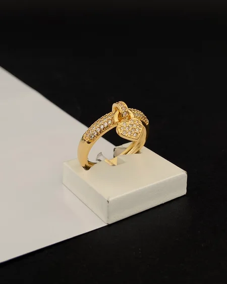 Anel com Pingente Coração Cravejado Banhado Ouro