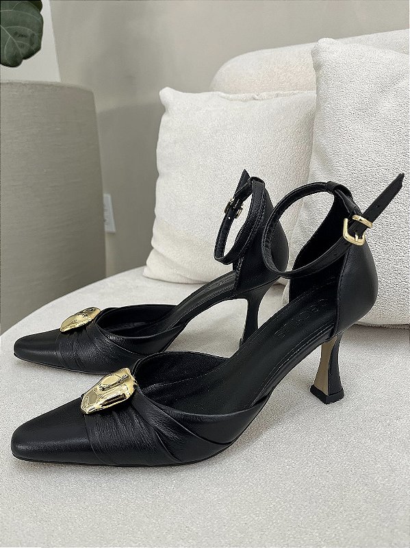 Scarpin Couro Preto Com Detalhe Dourado
