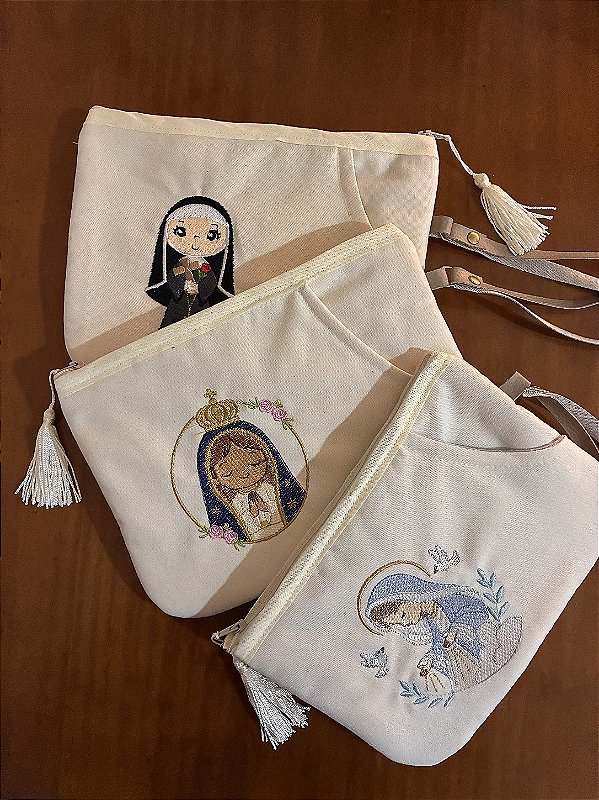 Necessarie Católica Bordada