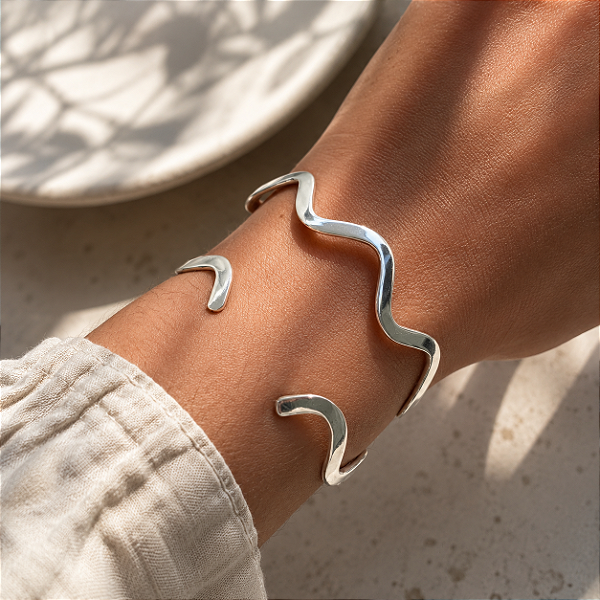 Bracelete de Prata 925 Ondulado e detalhe Vazado