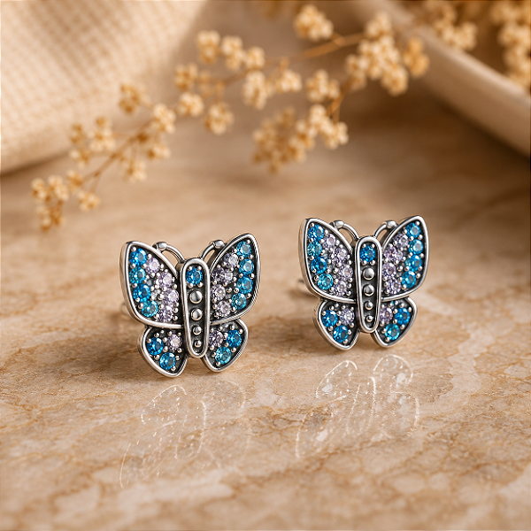 Brinco Borboleta de Prata 925 Zircônias Brancas e Azuis