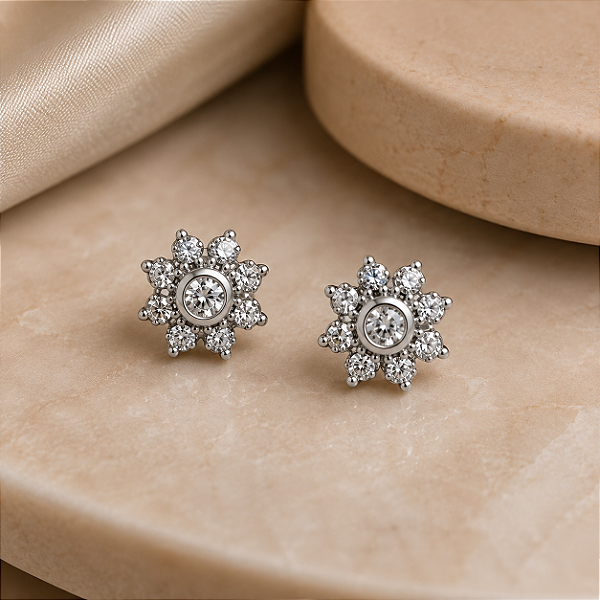 Brinco Flor de Prata 925 cravejado de Zircônias
