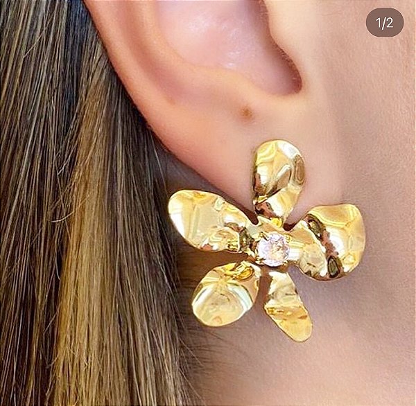 Brinco moderno flor banho de ouro