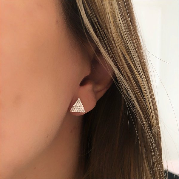 Brinco triângulo cravejado em zircônias