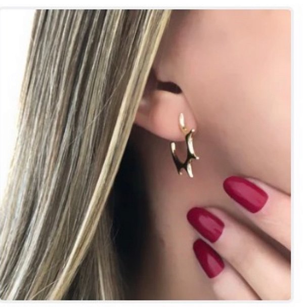 Brinco argola jade spike banho de ouro