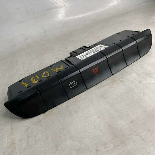 Botão Do Pisca Alerta Desembaçador Fiat Mobi Original