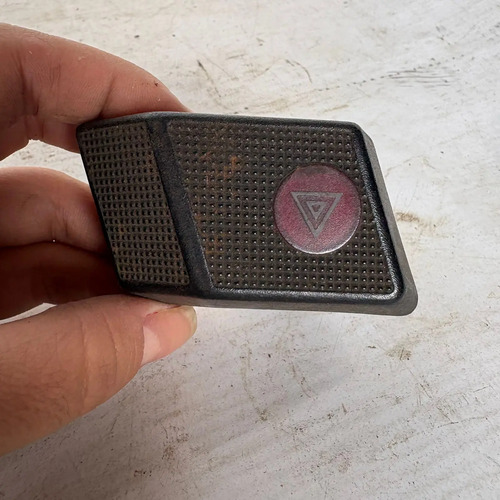 Botão Pisca Alerta Gol Saveiro Parati Voyage Quadrado 88/95 Preto