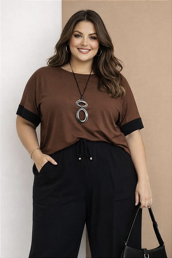 Blusa Vitória de Moletinho Marrom Plus Size