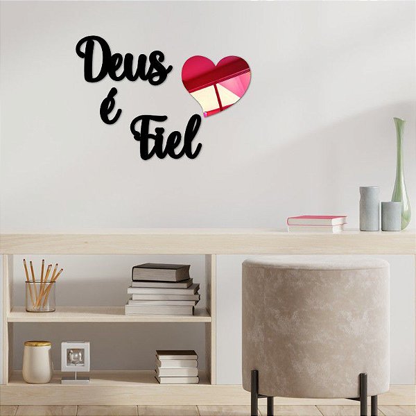 Quadro com Escrita Deus é Fiel com Coração Vermelho Espelhado