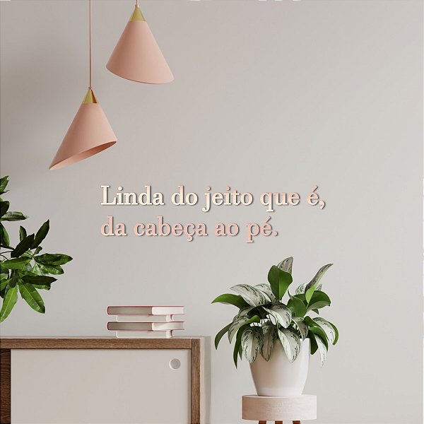 Espelho "Linda do jeito que é, da cabeça ao pé."- Acríl Rosa