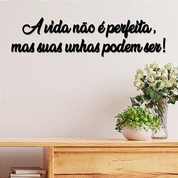 Placa Decor A vida não é perfeita mas suas unhas... - Preta