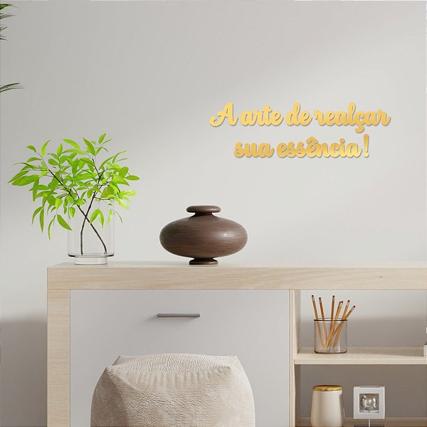 Espelho "A arte de realçar sua essência!" - Acrílico Dourado