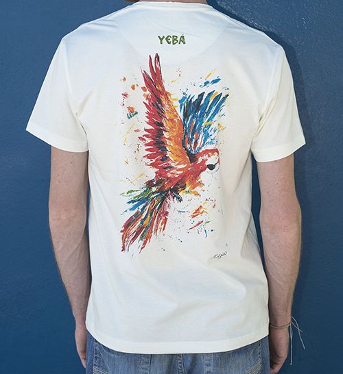 Camiseta Masculina em Algodão Orgânico - Estampa Arara - Artista Paulo Victor