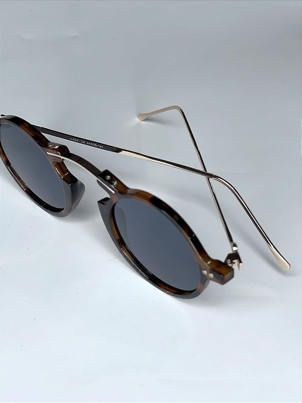 Óculos de Sol Masculino Texturizado Centro Arqueado Detalhes Dourados %