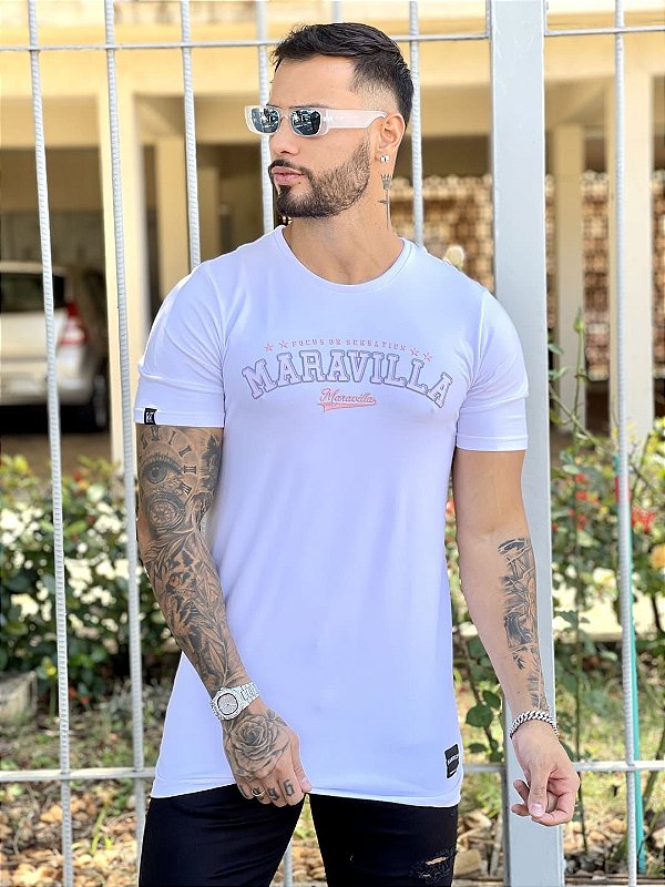 Camiseta Longline Masculina Branca Escritas College Curved