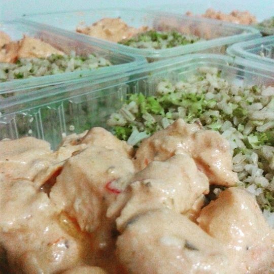 Kit arroz integral c/ brócolis + Strogonofe de  Frango light