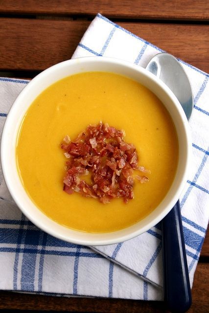 Sopa Cremosa de moranga com calabresa defumada