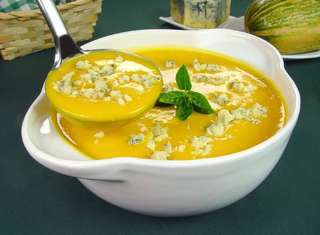 Sopa cremosa de moranga com gorgonzola