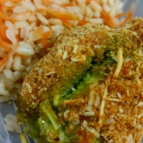 Kit Arroz c/ cenoura e Frango à rolê ao pesto