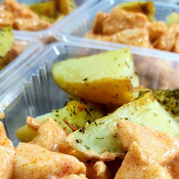 Kit Strogonof de frango e batata rústica