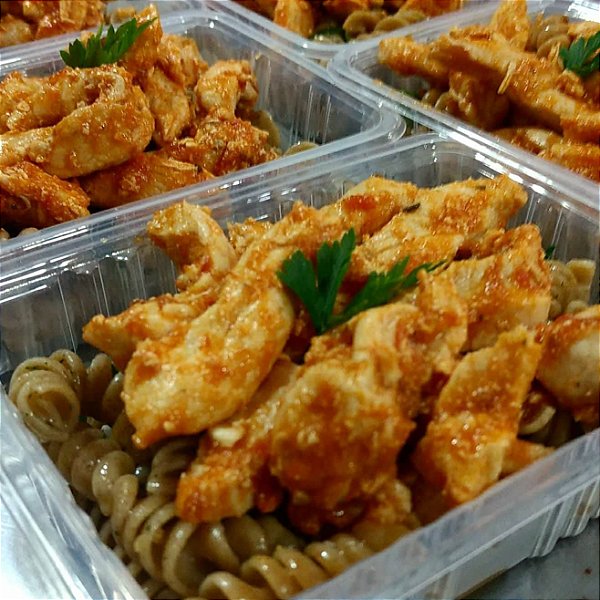 Kit Frango em tiras com macarrão integral