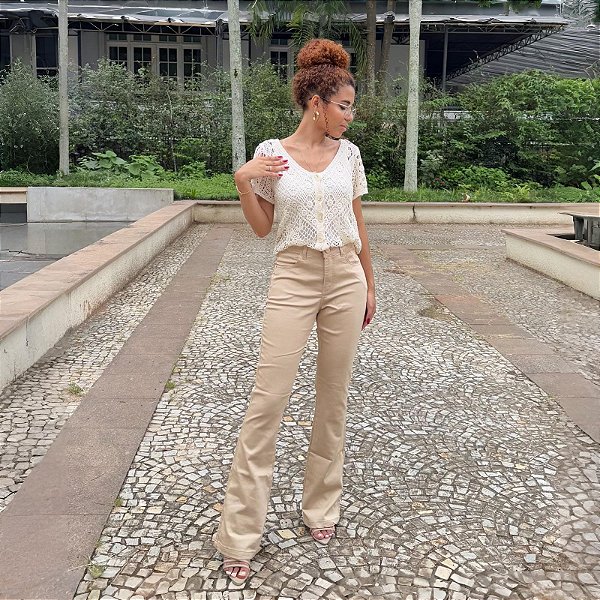 Calça Bootcut Marfim Sarja com Elastano - BlackJeans - 23677