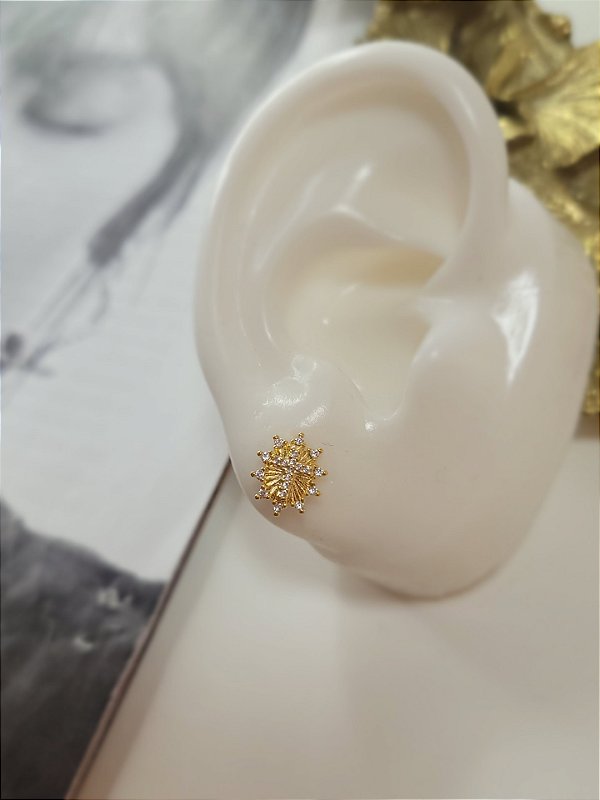 Brinco Oval com Cruz Central