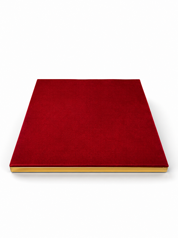 Base Quadrada 28 x 28 cm para Vitrine - Suede Premium Marsala com Friso Dourado