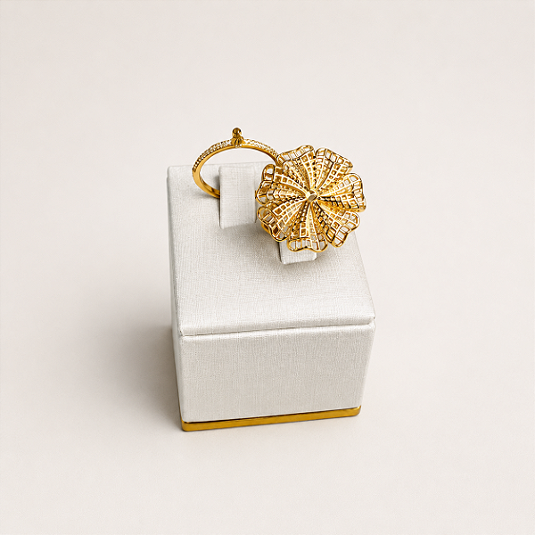 Expositor de Alianças 5x5 - Corvin Premium - Off White com Friso Dourado