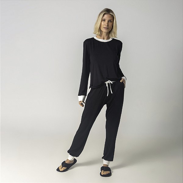 Pijama Feminino Longo Preto com Off White