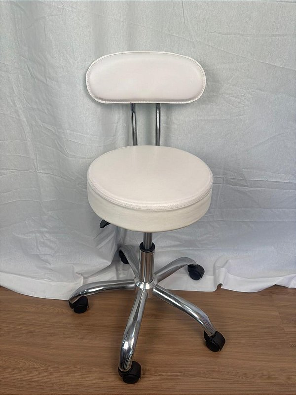 Mocho Tradicional Assento Giratório Com Encosto - Akmed - Branco - Showroom
