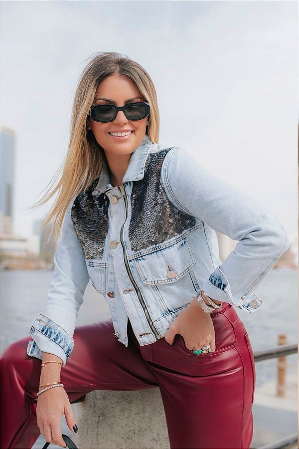 JAQUETA JEANS BORDADO PAETÊ DARBAR IN22 | JOYFUL COLLECTION CÓDIGO: BLE005  - https://www.karinacervimodafeminina.com.br/