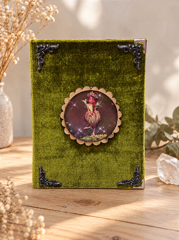 Junk Journal / Grimório Temático Fada com Medalhão