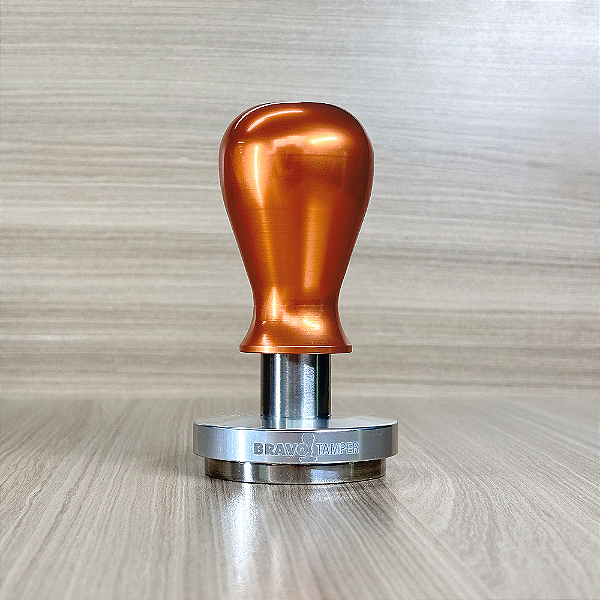 Tamper Bravo com Punho de Alumínio Bronze Claro e Base Prata - Outlet