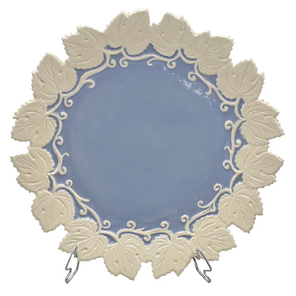 Sousplat azul com borda folhas de uva faiança
