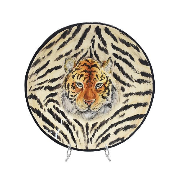 Prato raso amassado com desenho de tigre