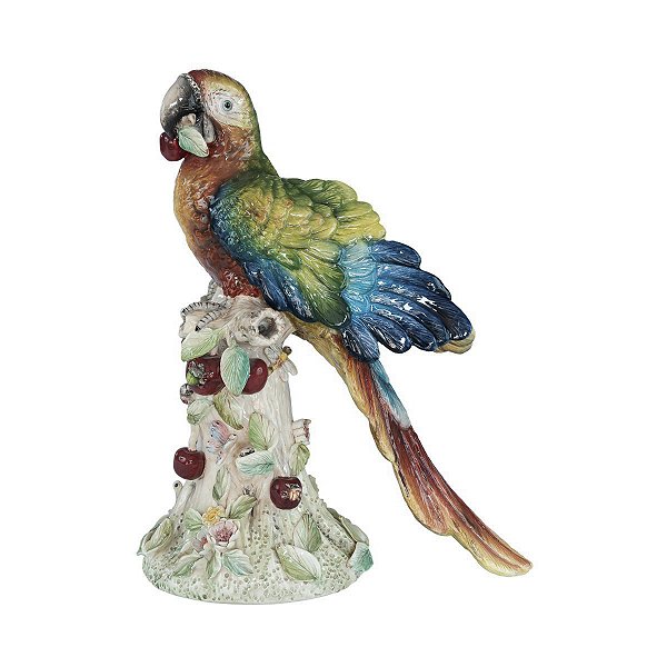 Arara multicolorida no tronco com frutas com galho no bico