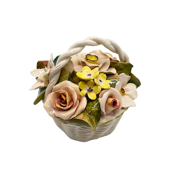 Cesta branca com rosas e flores P zanatta casa