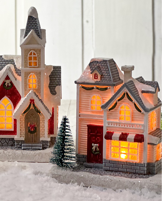 Enfeite de Natal casinha dois andares com luz