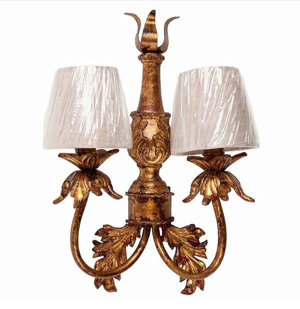 Arandela ornamentada na cor cobre envelhecido