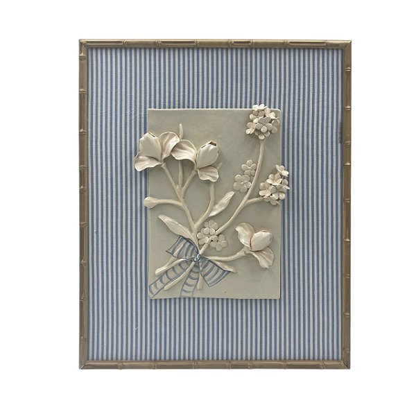 Quadro com relevo de flores e tecido listrado