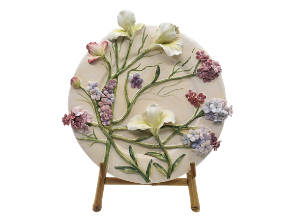 Prato decorativo com aplicação de flores