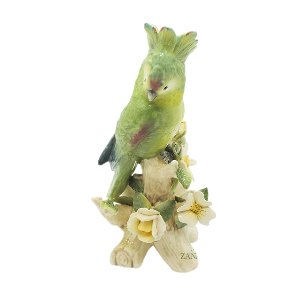 Cacatua no tronco com flores