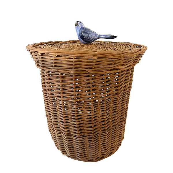 Lixeira vime natural com pássaro azul