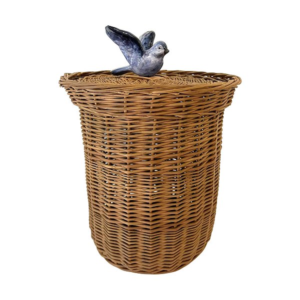 Lixeira vime natural com pássaro azul com asas abertas
