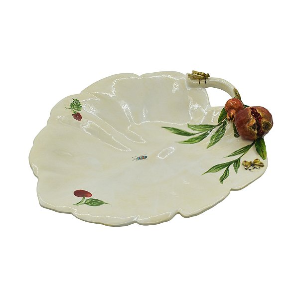 Travessa folha rasa com romãs, folhas e insetos