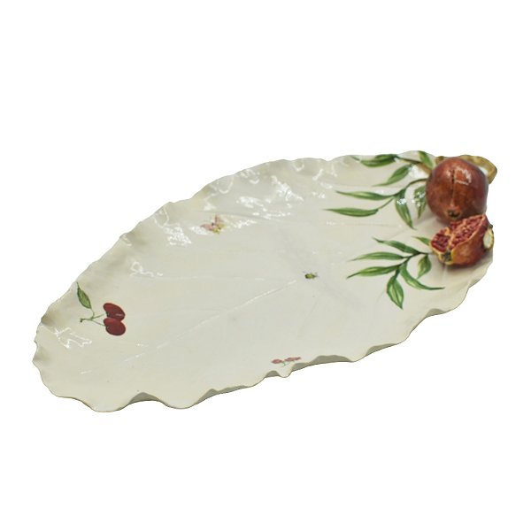 Folha M com aplique de romãs