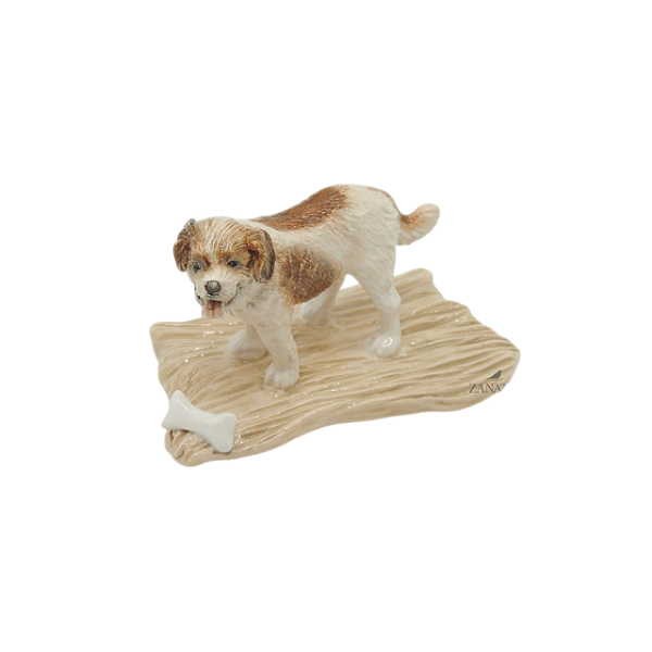 Enfeite cachorro no tronco com osso