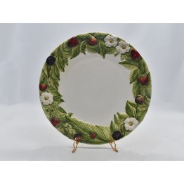 Prato raso borda folhas e morangos